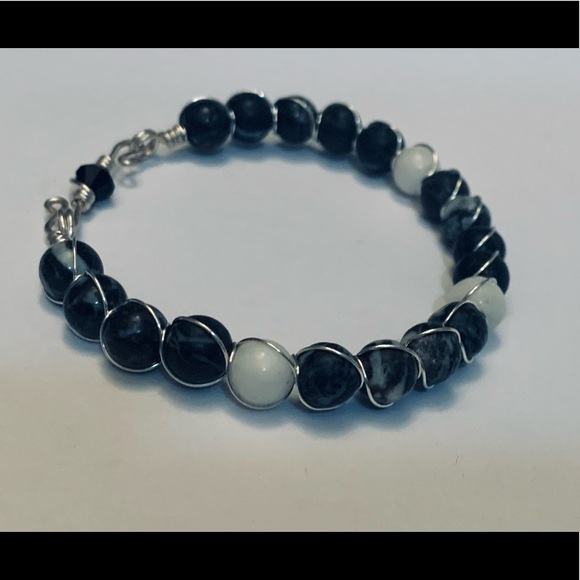 Natural black white agate gemstone bracelet New - Picture 1 of 4